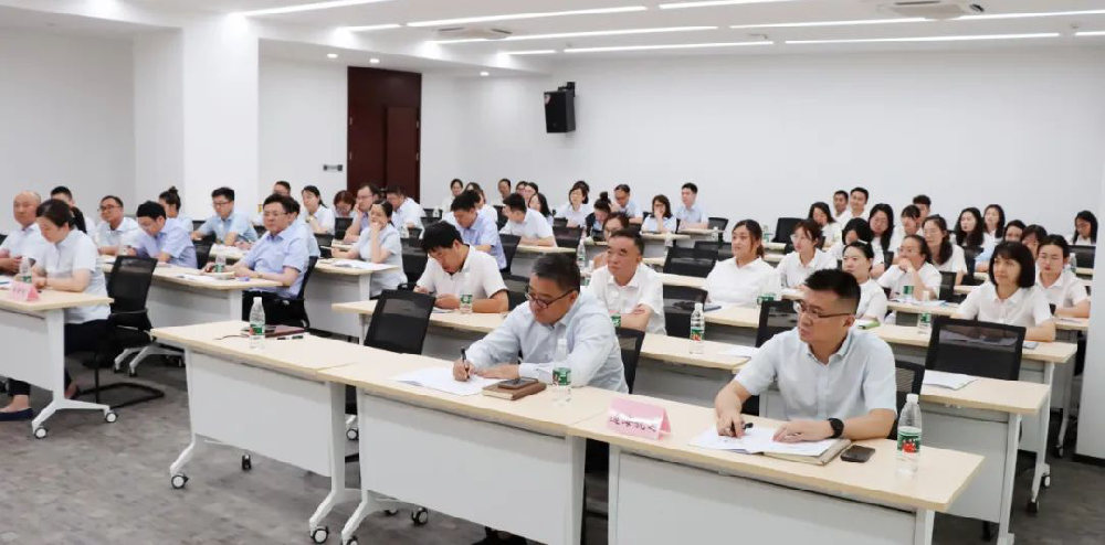 江蘇遠(yuǎn)洋所屬通海公司、新世紀(jì)公司舉辦“讓溝通更具執(zhí)行力”培訓(xùn)班