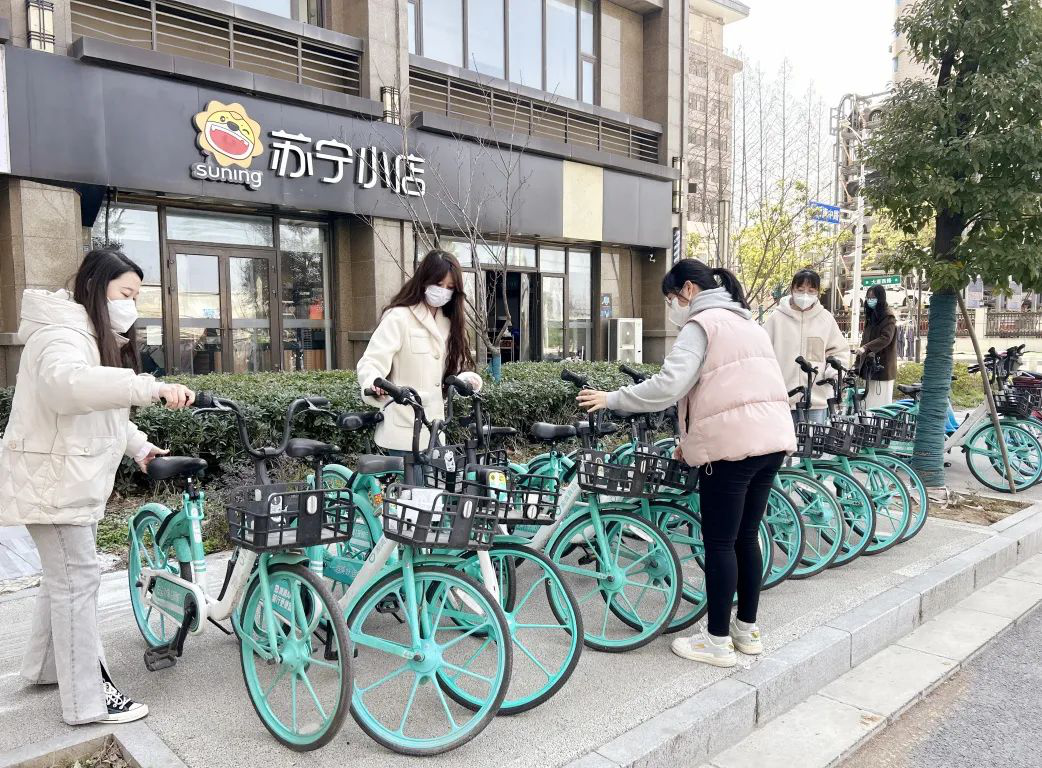 匯聚遠(yuǎn)洋青春力量，傳承發(fā)揚(yáng)雷鋒精神——新世紀(jì)團(tuán)支部開展學(xué)雷鋒活動(dòng)