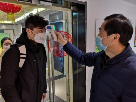 積極響應(yīng)，嚴(yán)防死守，打贏疫情防控阻擊戰(zhàn)