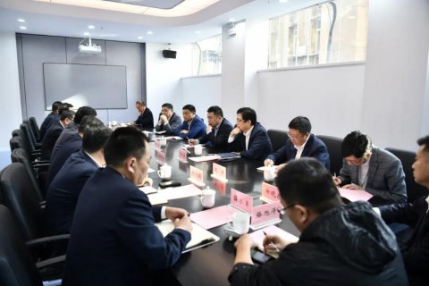 航運(yùn)事業(yè)部召開省港口集團(tuán)內(nèi)貿(mào)運(yùn)輸船隊(duì)建設(shè)座談會(huì)