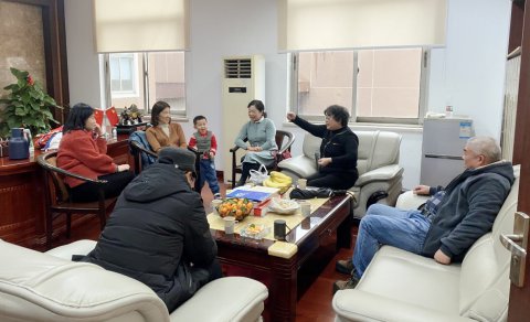 江蘇遠(yuǎn)洋船員、家屬齊聚服務(wù)站——其樂融融話新年，心里牽掛“敬業(yè)的你”